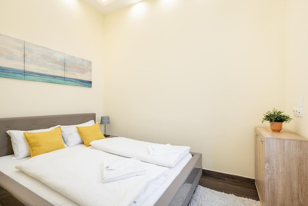 Peppy Home Of Harmony Budapest Exterior foto