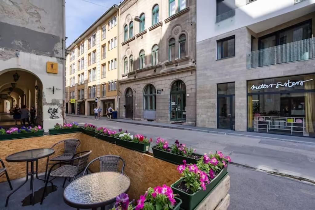 Peppy Home Of Harmony Budapest Exterior foto